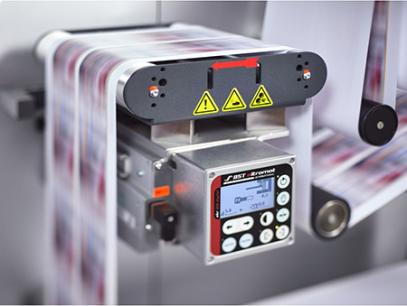 银色的机器

描述已自动生成